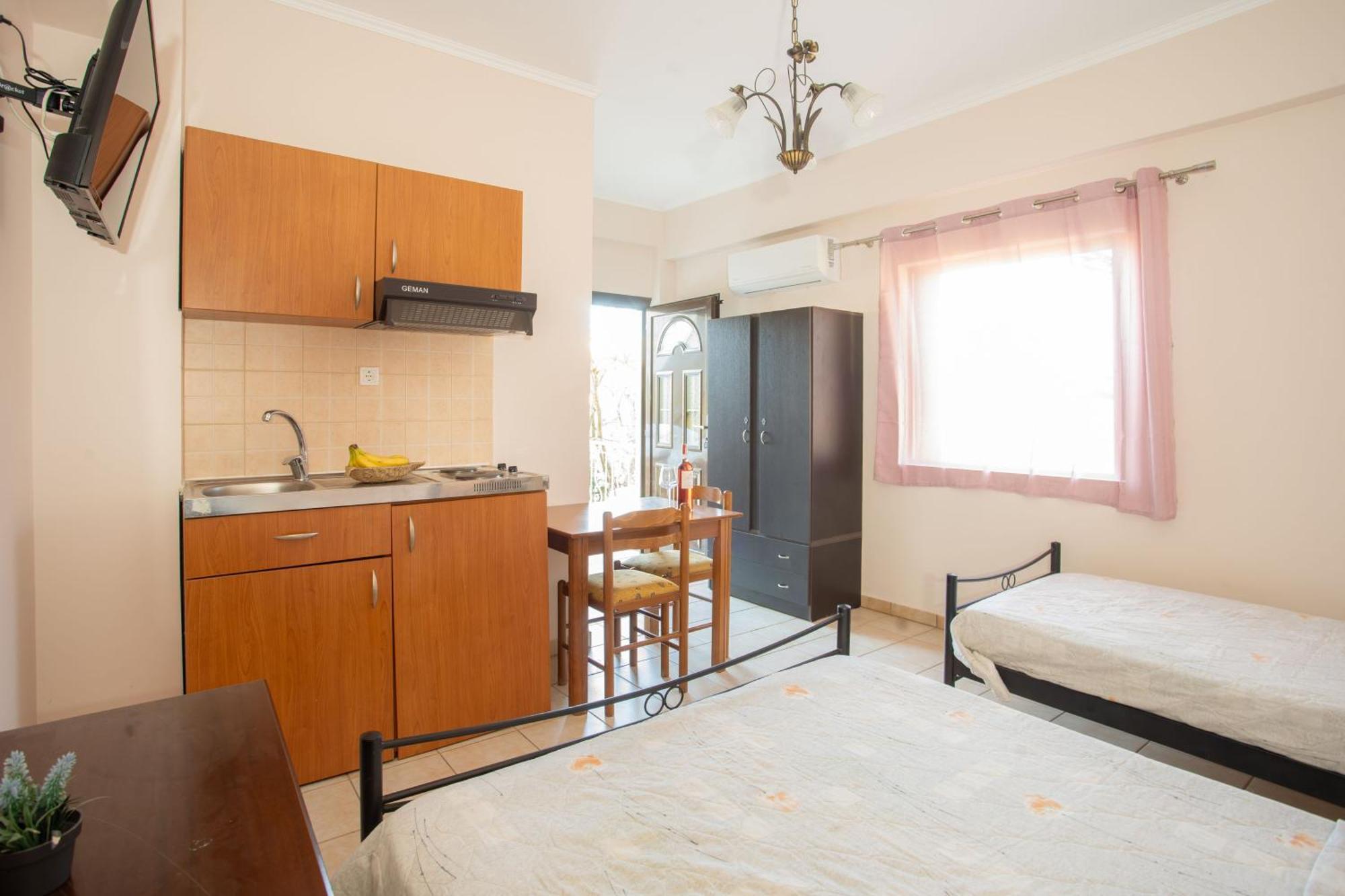 Eros Appartments Kalamitsi  Room photo
