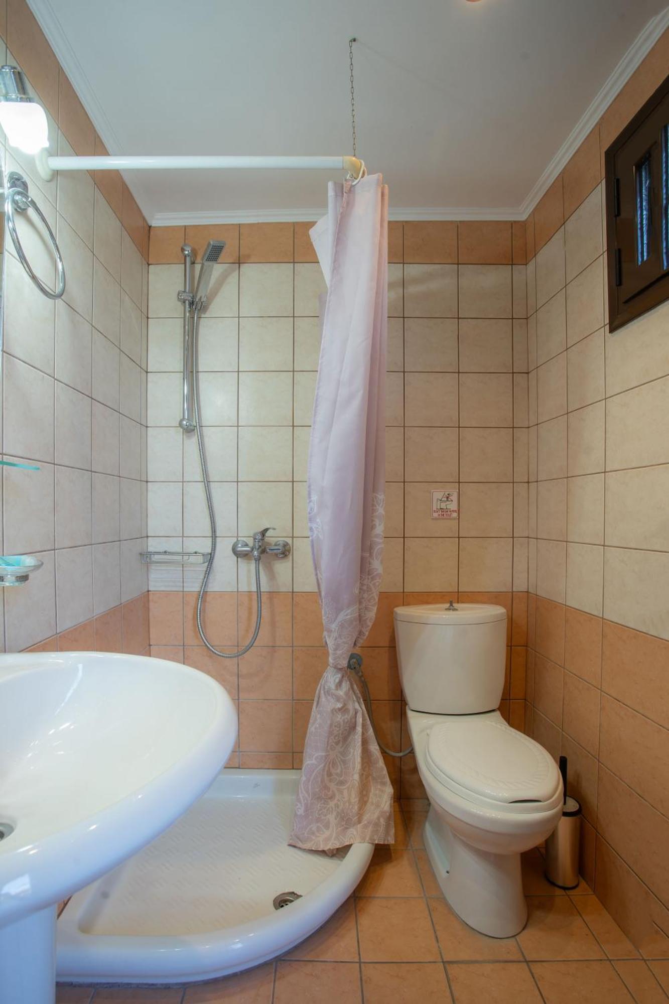 Eros Appartments Kalamitsi  Room photo